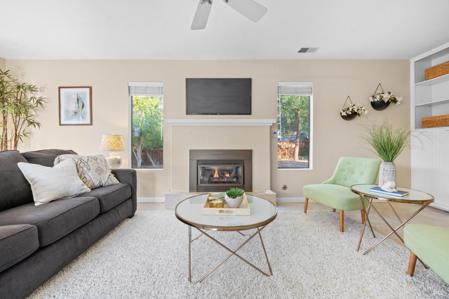 Detail Gallery Image 3 of 42 For 706 Adobe Dr, Santa Rosa,  CA 95404 - 3 Beds | 2 Baths