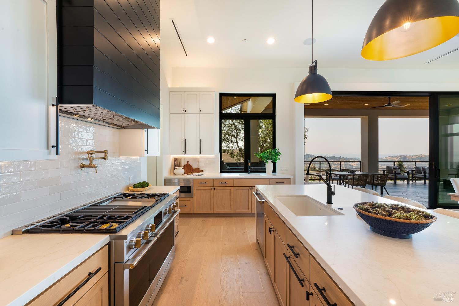 Detail Gallery Image 32 of 99 For 5925 Crystal Dr, Santa Rosa,  CA 95404 - 4 Beds | 4/1 Baths