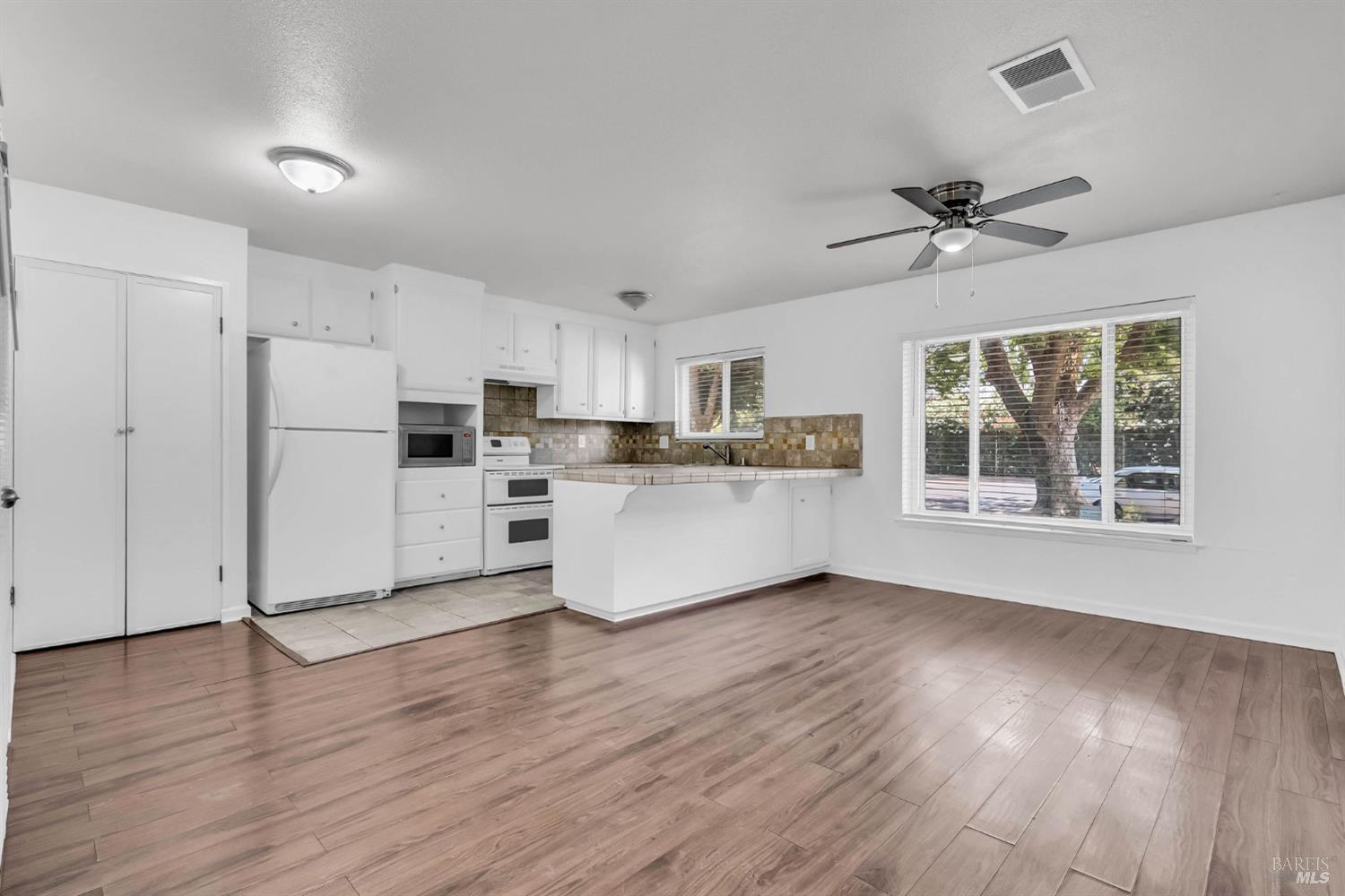 Detail Gallery Image 10 of 47 For 1607 California Dr, Vacaville,  CA 95687 - 3 Beds | 2 Baths