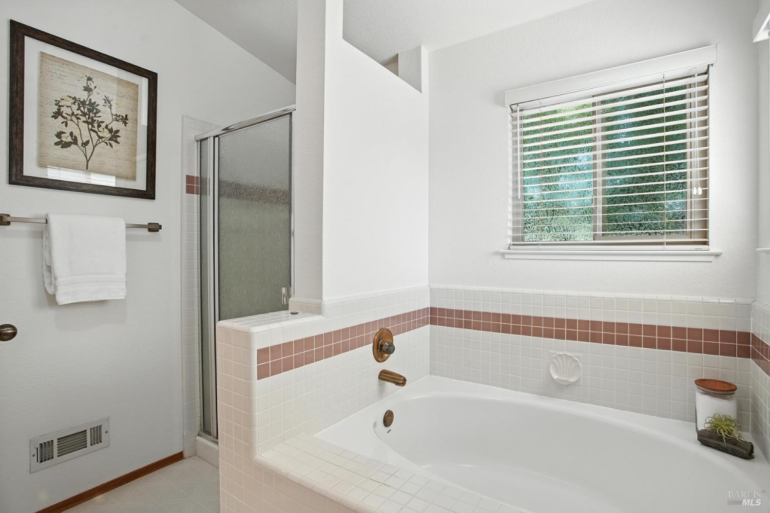 Detail Gallery Image 32 of 55 For 551 Stonewood Dr, Vacaville,  CA 95687 - 4 Beds | 2/1 Baths