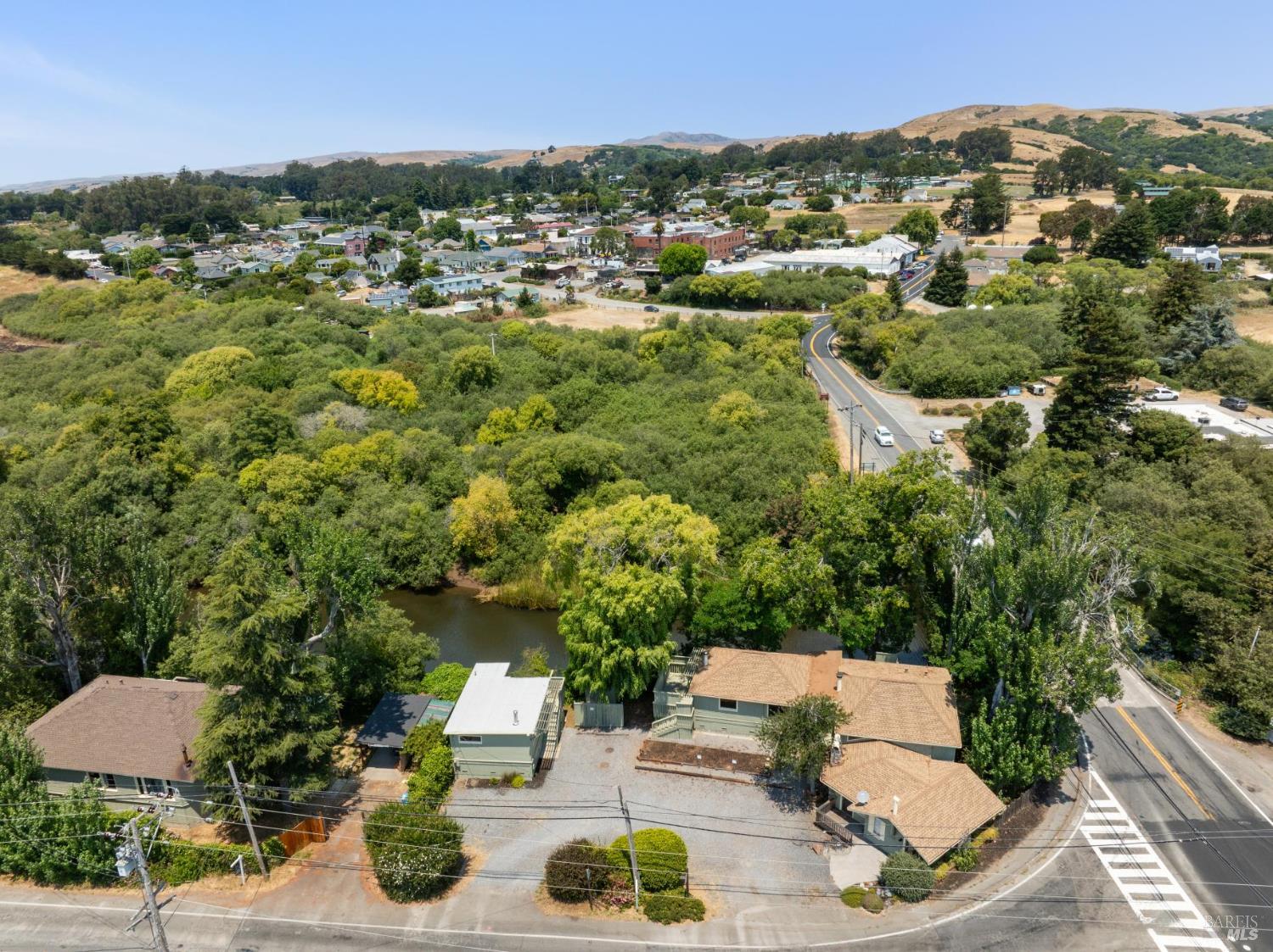 Detail Gallery Image 10 of 50 For 11150 Sir Francis Drake Blvd, Point Reyes Station,  CA 94956 - 3 Beds | 4/1 Baths