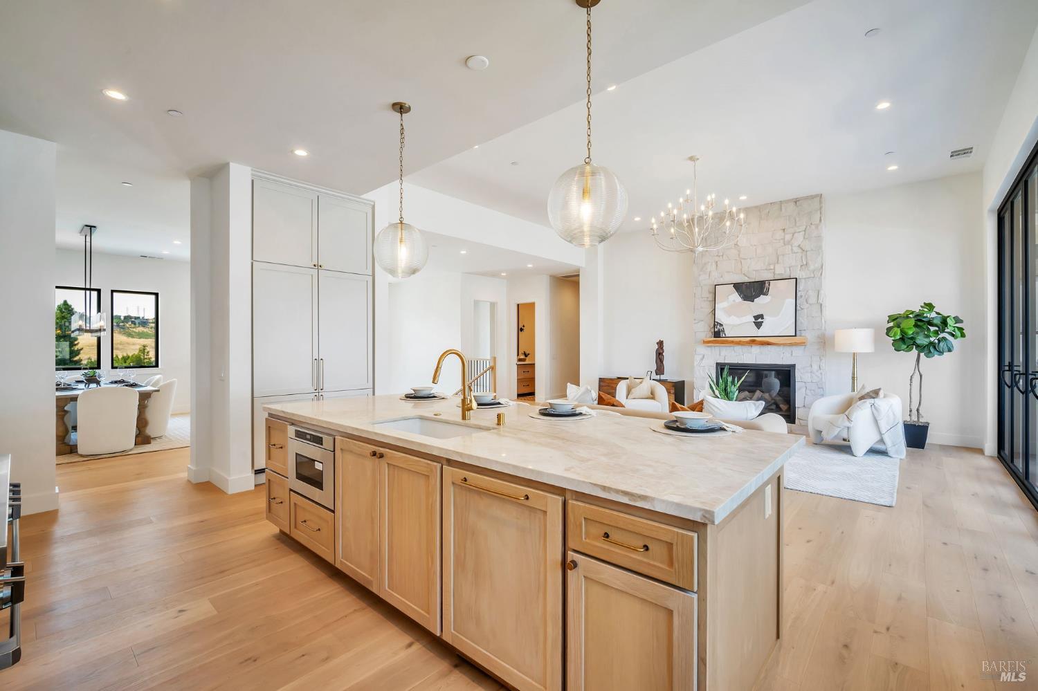 Detail Gallery Image 9 of 48 For 3572 Southridge Dr, Santa Rosa,  CA 95403 - 4 Beds | 4 Baths