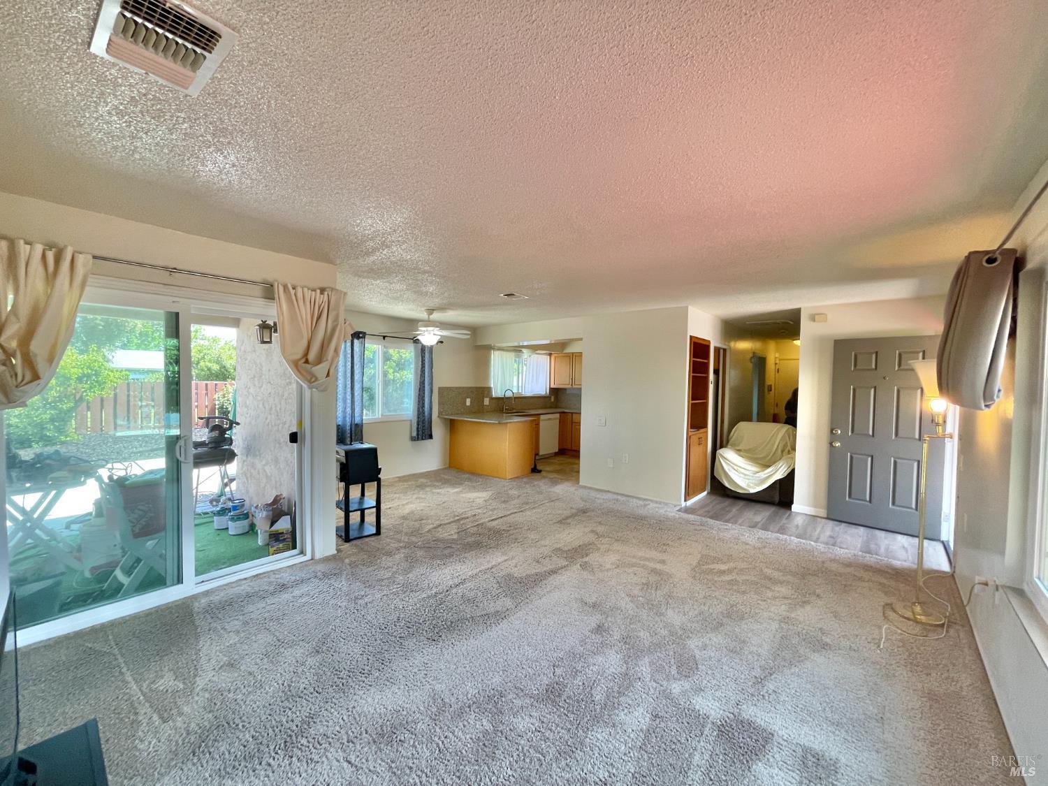 Detail Gallery Image 8 of 30 For 103 Olympic Cir, Vacaville,  CA 95687 - 2 Beds | 2 Baths
