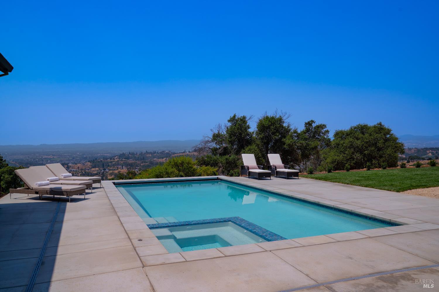 Detail Gallery Image 70 of 99 For 5925 Crystal Dr, Santa Rosa,  CA 95404 - 4 Beds | 4/1 Baths