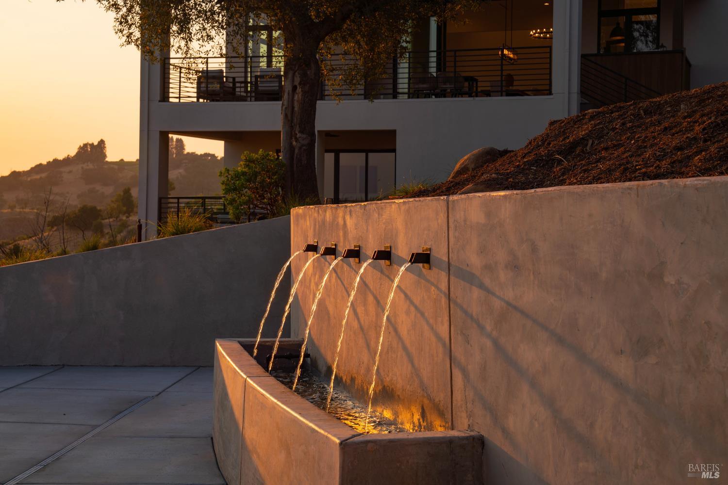 Detail Gallery Image 13 of 99 For 5925 Crystal Dr, Santa Rosa,  CA 95404 - 4 Beds | 4/1 Baths