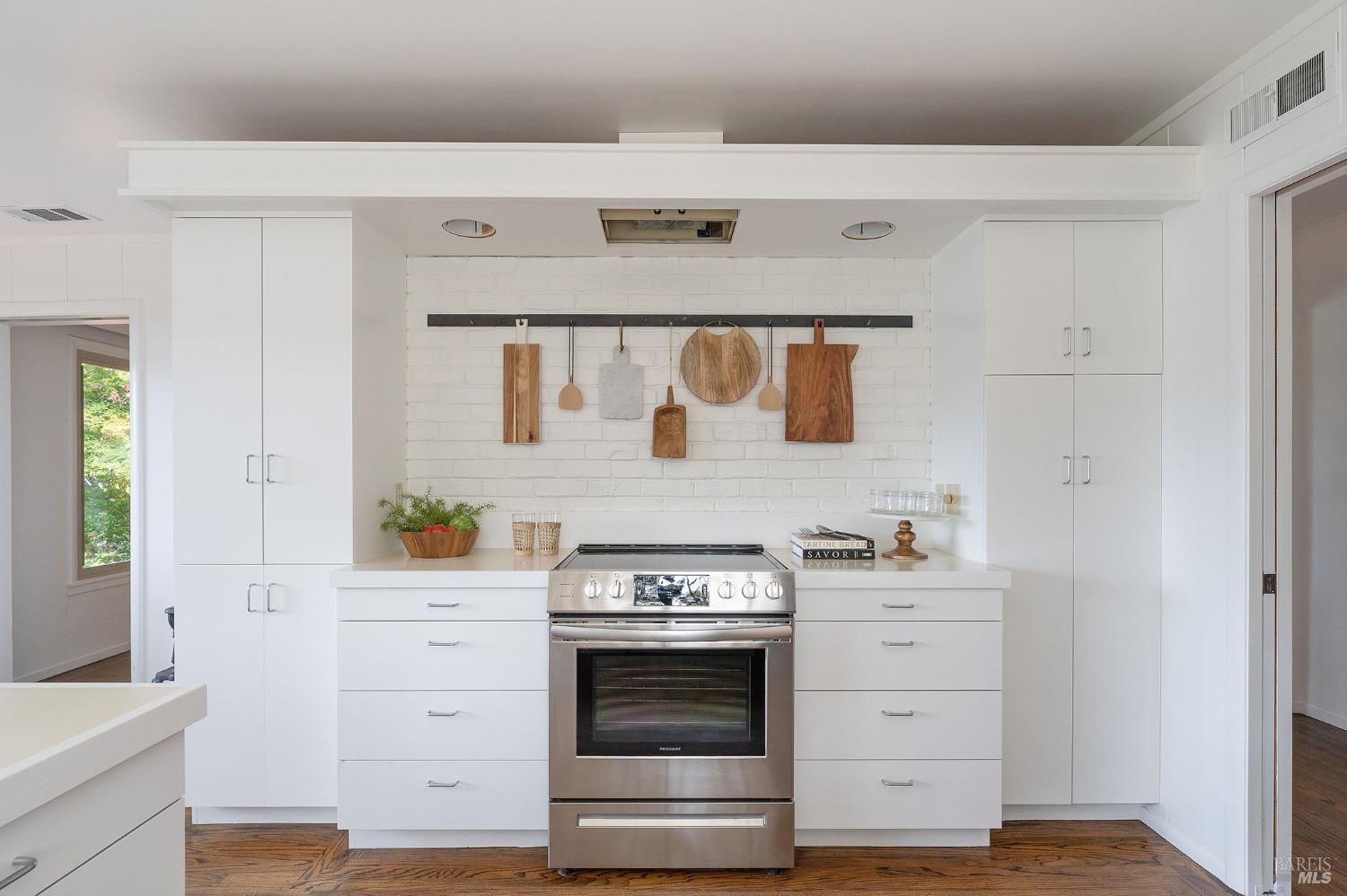 Detail Gallery Image 6 of 24 For 765 Tiburon Blvd, Tiburon,  CA 94920 - 3 Beds | 2/2 Baths