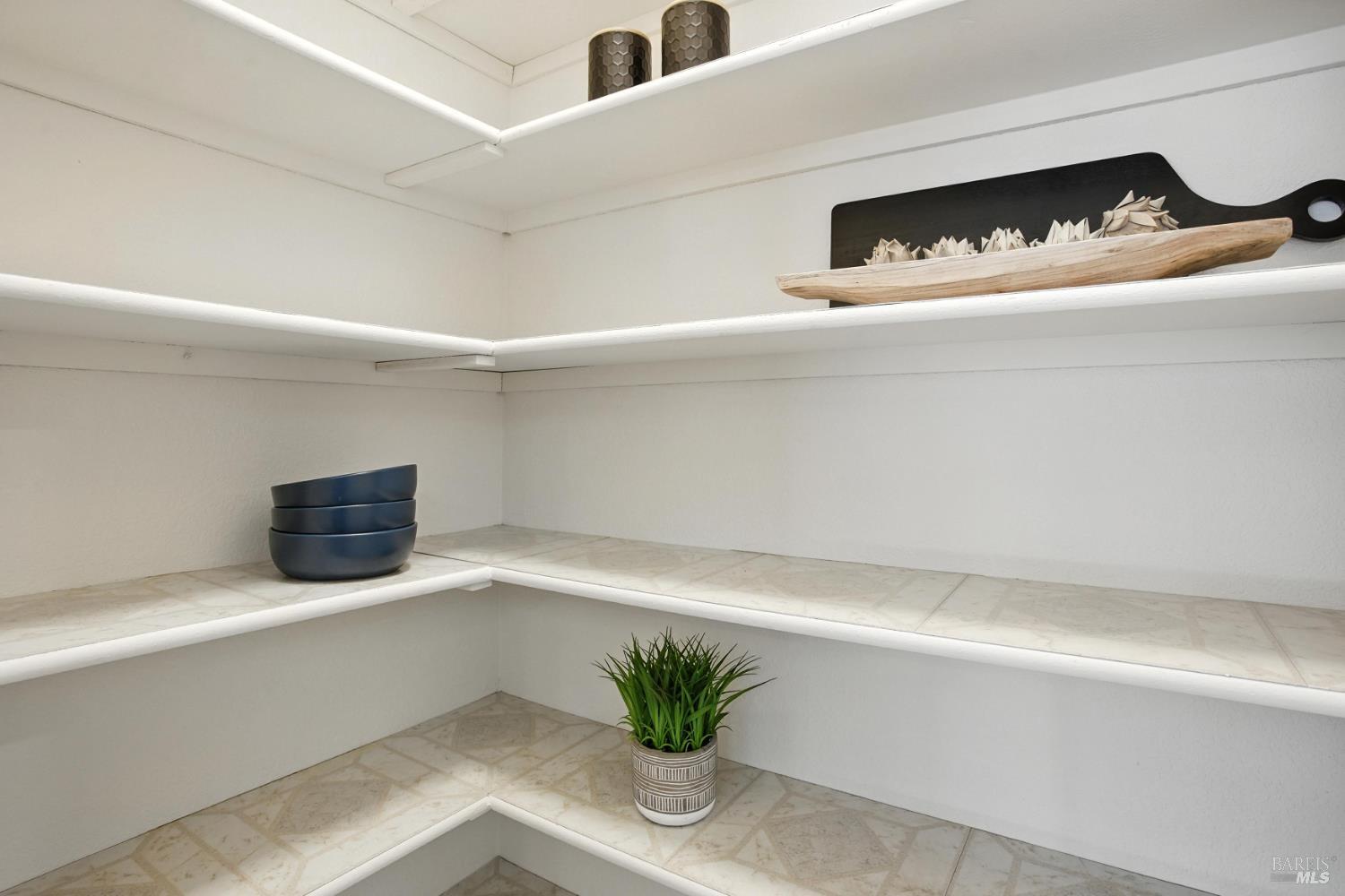 Detail Gallery Image 28 of 55 For 551 Stonewood Dr, Vacaville,  CA 95687 - 4 Beds | 2/1 Baths