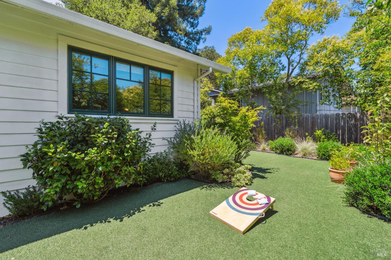 Detail Gallery Image 38 of 66 For 2 Fairview Ct, San Anselmo,  CA 94960 - 3 Beds | 2 Baths