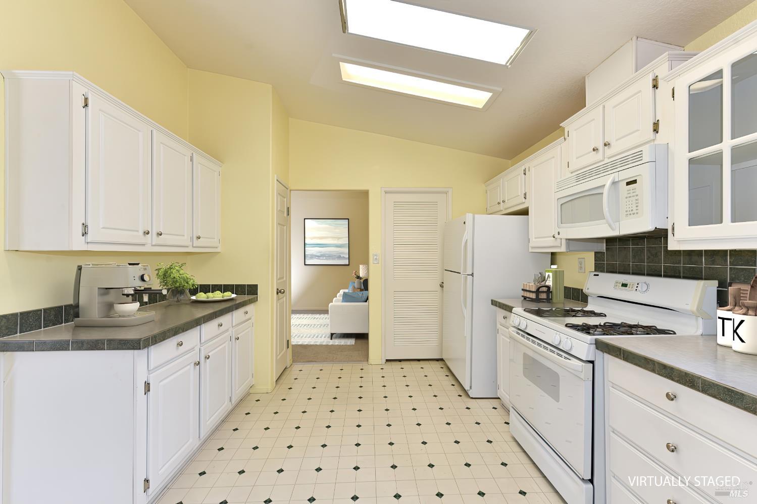 Detail Gallery Image 21 of 62 For 84 N Napa Dr, Petaluma,  CA 94954 - 3 Beds | 2 Baths
