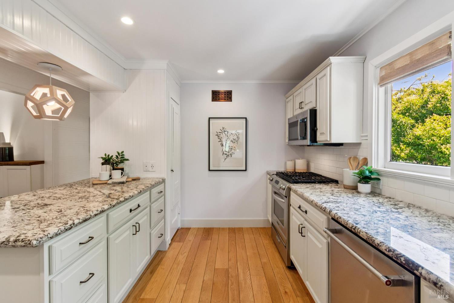 Detail Gallery Image 11 of 66 For 2 Fairview Ct, San Anselmo,  CA 94960 - 3 Beds | 2 Baths