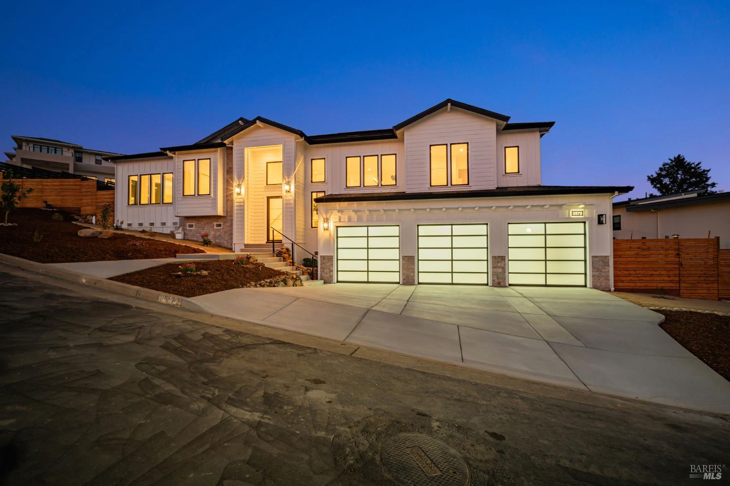 Detail Gallery Image 32 of 48 For 3572 Southridge Dr, Santa Rosa,  CA 95403 - 4 Beds | 4 Baths