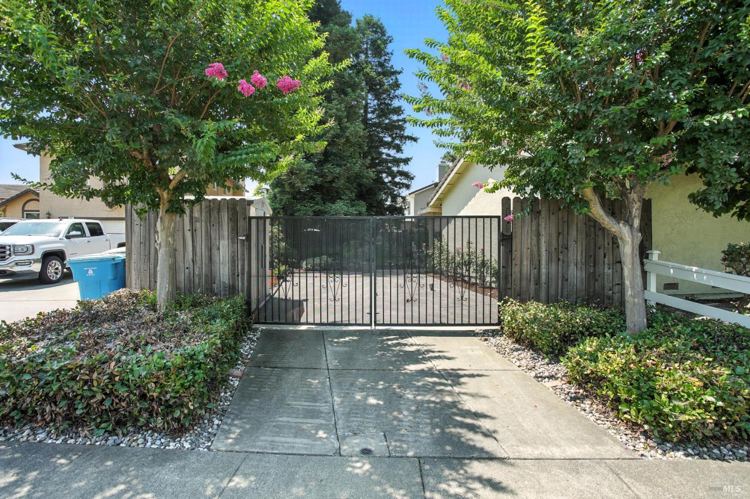 Detail Gallery Image 47 of 55 For 551 Stonewood Dr, Vacaville,  CA 95687 - 4 Beds | 2/1 Baths