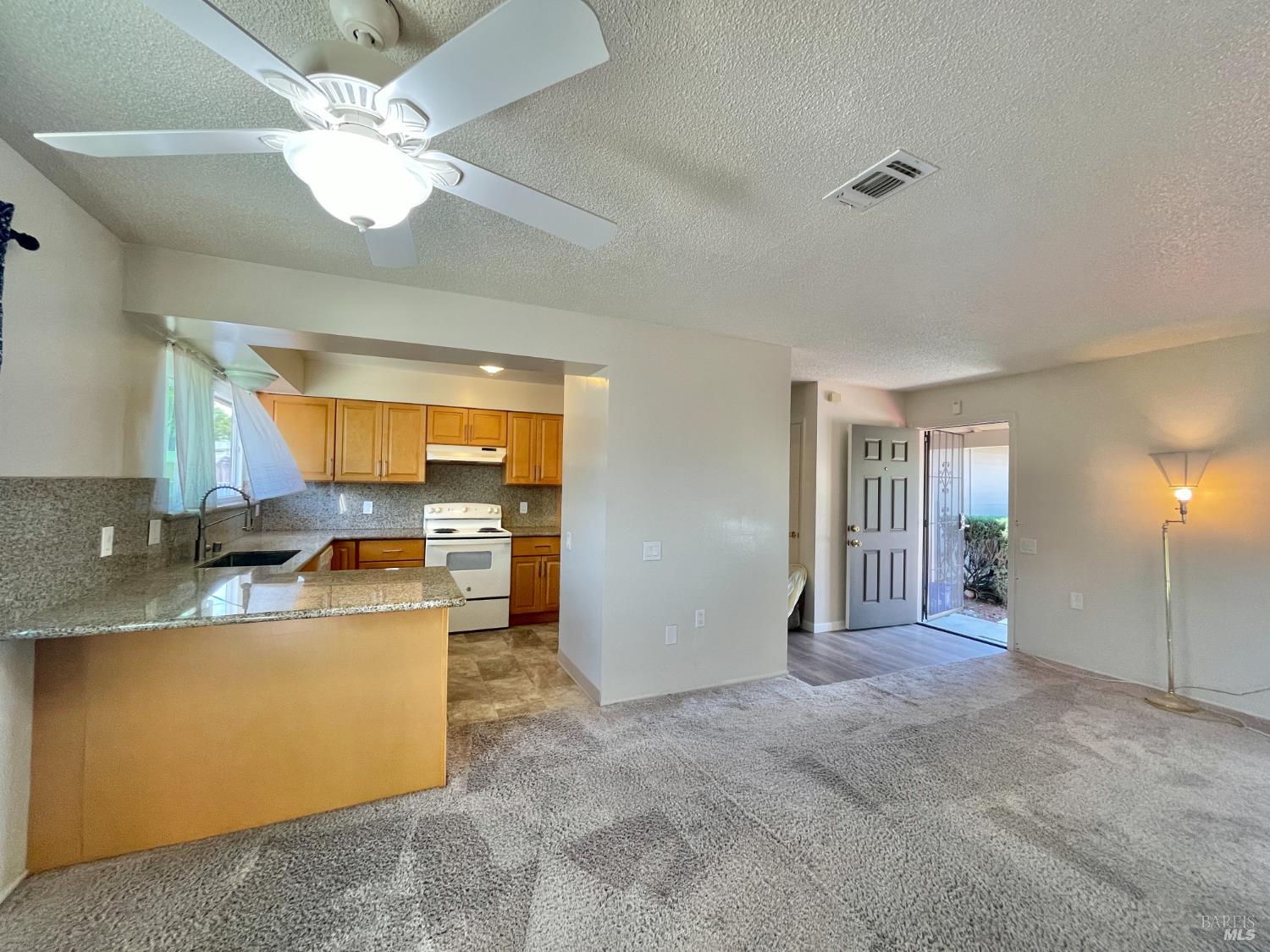 Detail Gallery Image 9 of 30 For 103 Olympic Cir, Vacaville,  CA 95687 - 2 Beds | 2 Baths