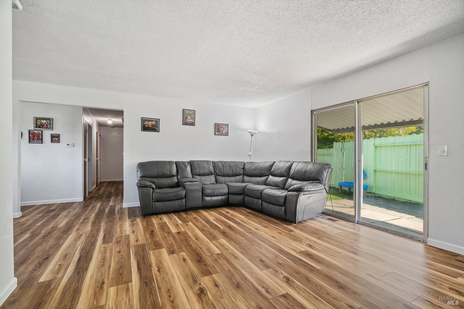 Detail Gallery Image 6 of 28 For 7083 Almond St, Rohnert Park,  CA 94928 - 3 Beds | 2 Baths
