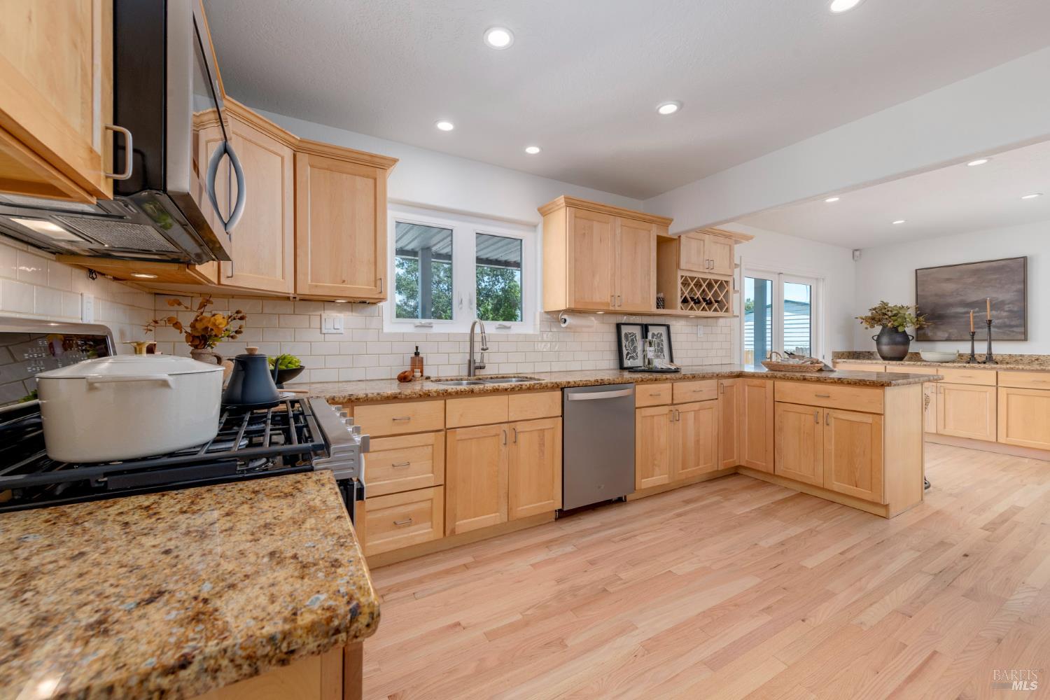 Detail Gallery Image 24 of 96 For 635 Palm Ave, Penngrove,  CA 94951 - 4 Beds | 2/1 Baths