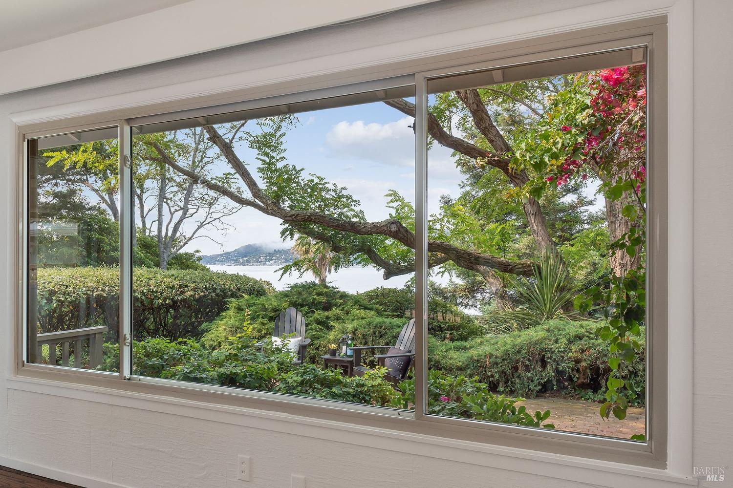 Detail Gallery Image 23 of 24 For 765 Tiburon Blvd, Tiburon,  CA 94920 - 3 Beds | 2/2 Baths