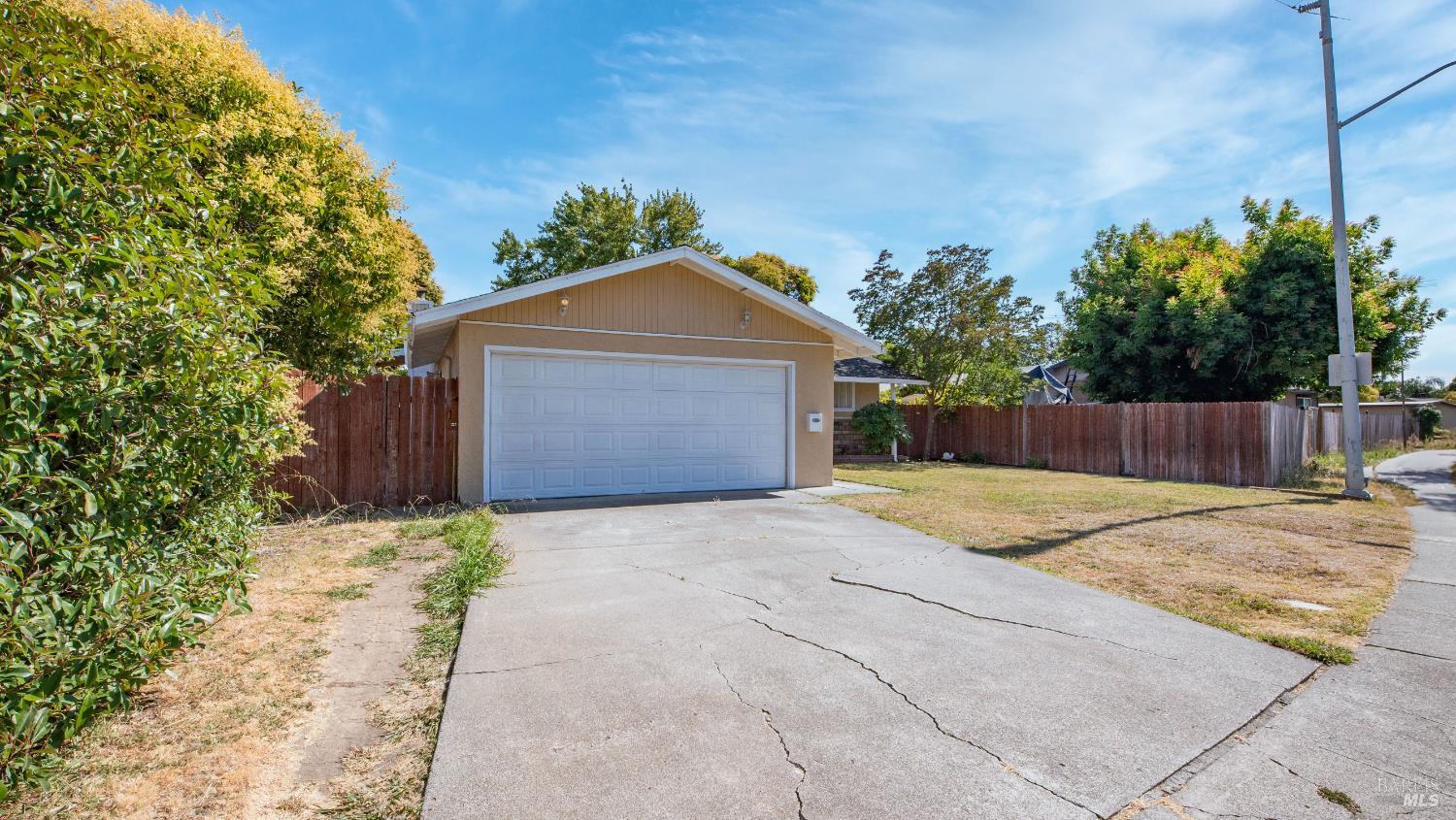 Detail Gallery Image 4 of 45 For 713 San Remo St, Fairfield,  CA 94533 - 4 Beds | 2 Baths