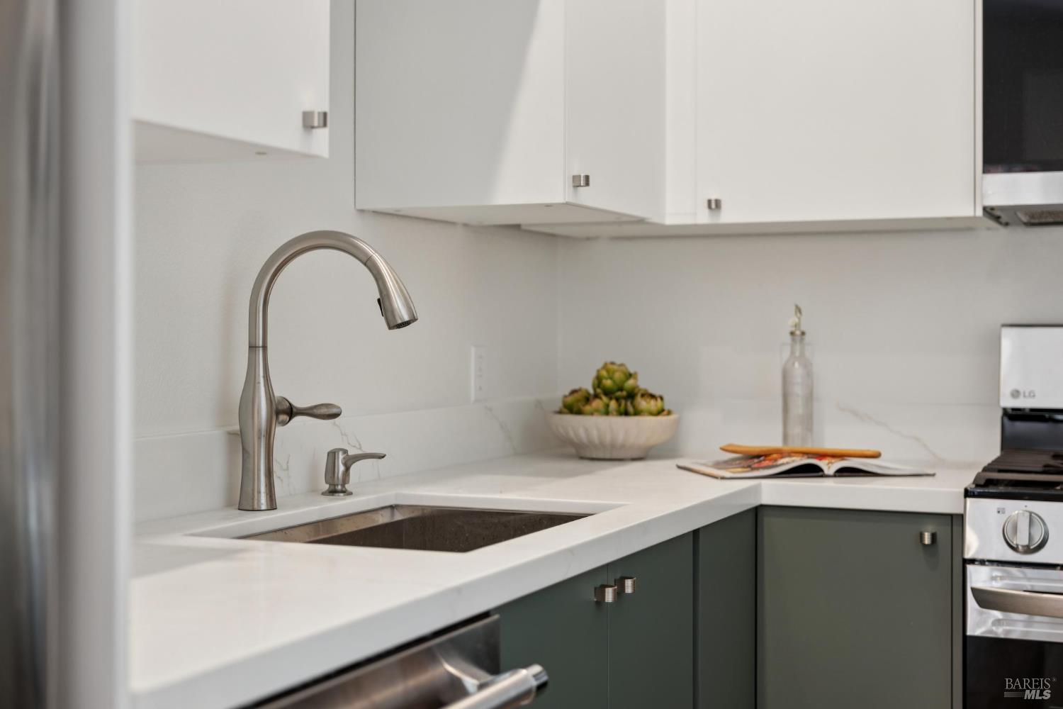 Detail Gallery Image 9 of 50 For 1863 Mountain View Ave, Petaluma,  CA 94952 - 2 Beds | 1 Baths