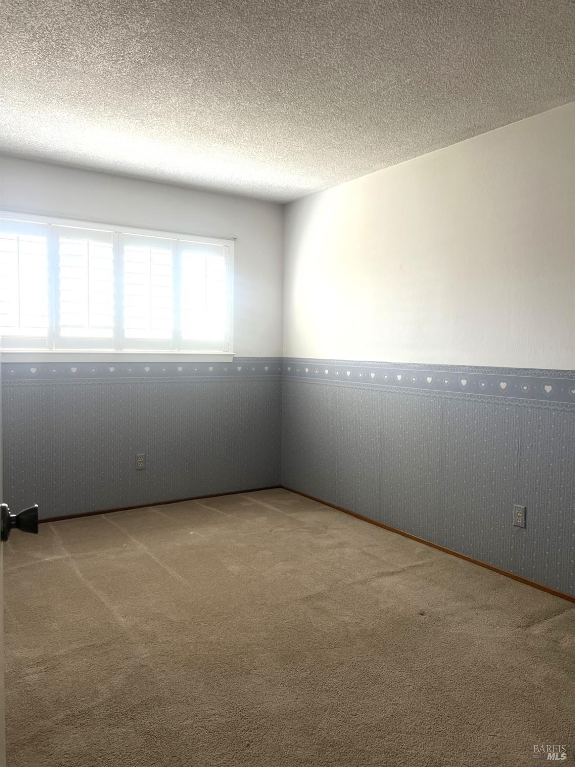 Detail Gallery Image 13 of 20 For 1688 Kearny Ct, Petaluma,  CA 94954 - 5 Beds | 2/1 Baths