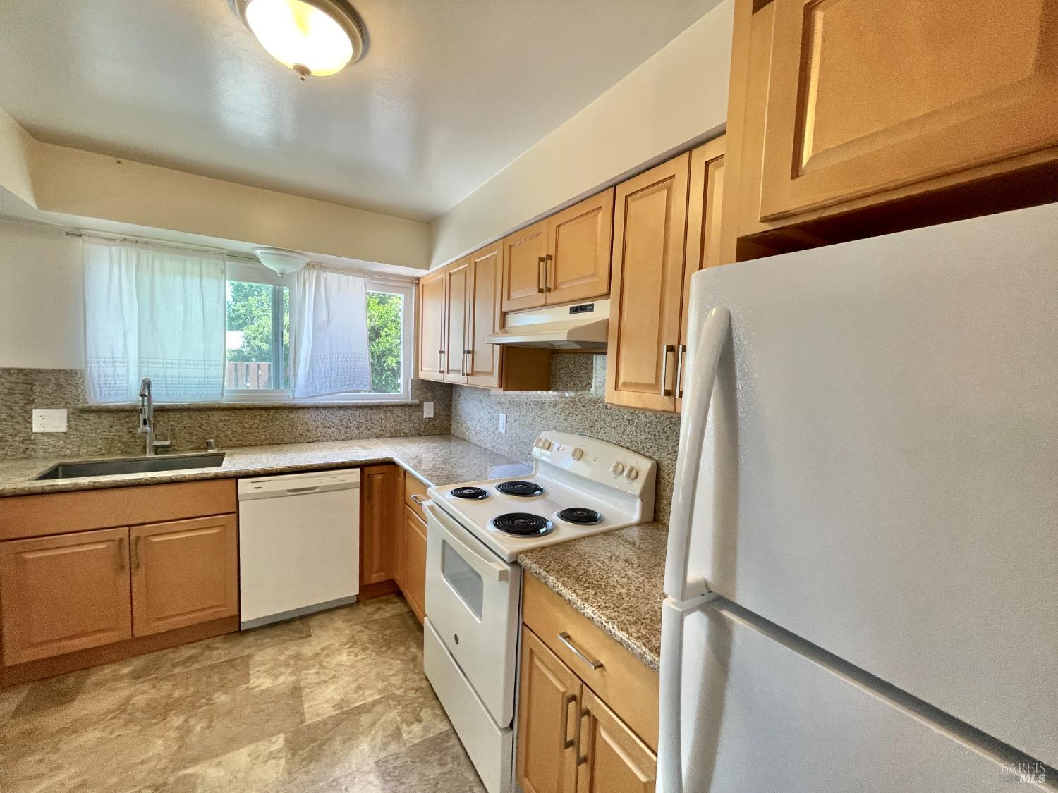 Detail Gallery Image 13 of 30 For 103 Olympic Cir, Vacaville,  CA 95687 - 2 Beds | 2 Baths