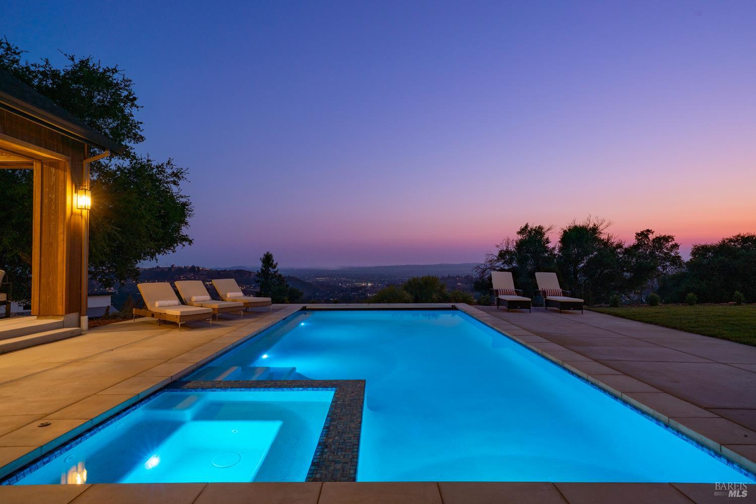Detail Gallery Image 12 of 99 For 5925 Crystal Dr, Santa Rosa,  CA 95404 - 4 Beds | 4/1 Baths