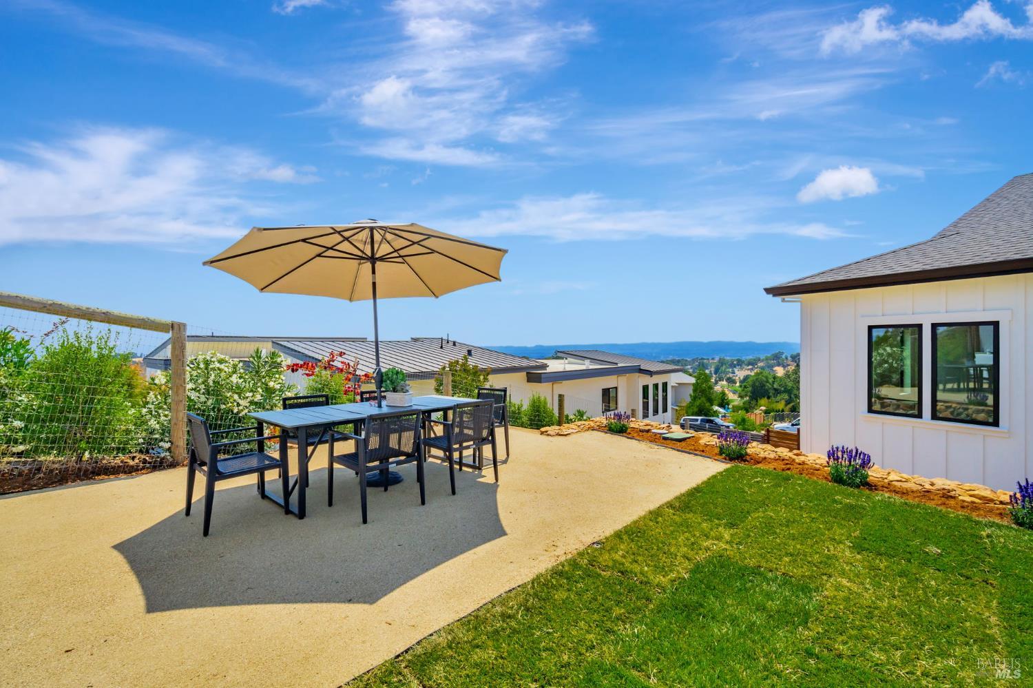 Detail Gallery Image 27 of 48 For 3572 Southridge Dr, Santa Rosa,  CA 95403 - 4 Beds | 4 Baths