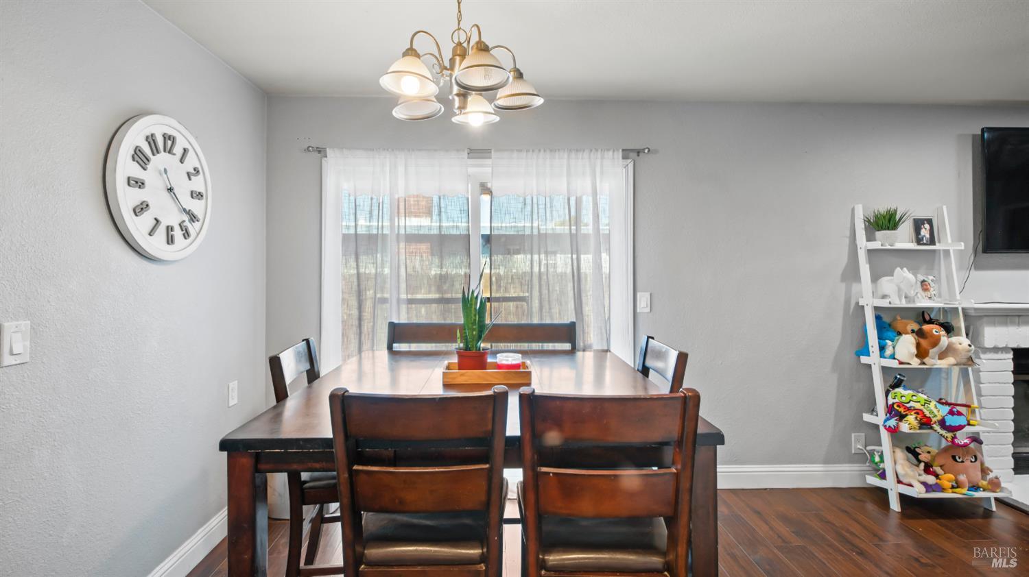 Detail Gallery Image 9 of 45 For 713 San Remo St, Fairfield,  CA 94533 - 4 Beds | 2 Baths