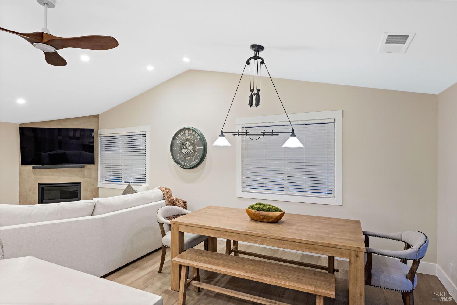 Detail Gallery Image 9 of 26 For 691 Silverado Trl, Saint Helena,  CA 94574 - 2 Beds | 2 Baths