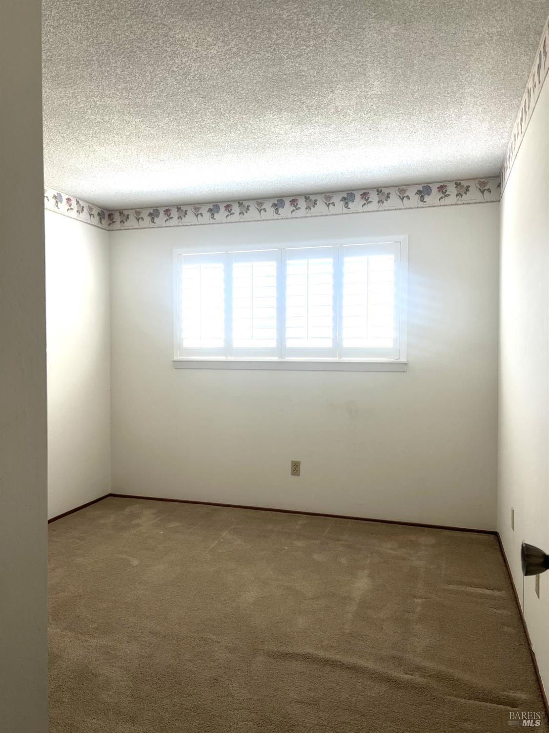 Detail Gallery Image 12 of 20 For 1688 Kearny Ct, Petaluma,  CA 94954 - 5 Beds | 2/1 Baths