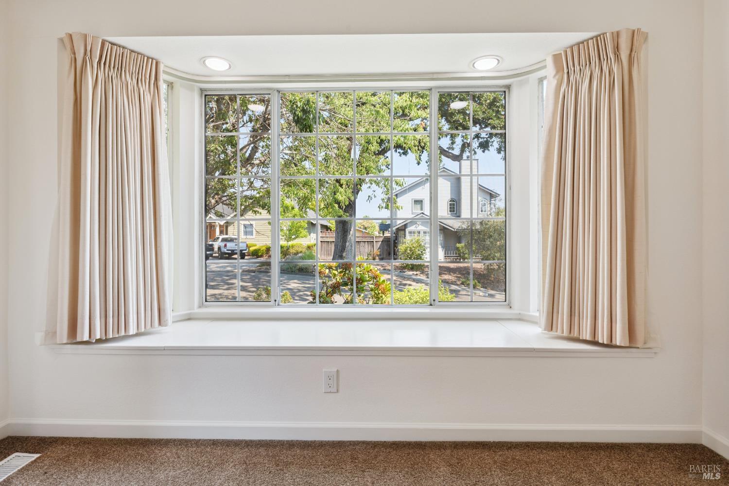 Detail Gallery Image 10 of 43 For 900 Caton Ct, Sonoma,  CA 95476 - 3 Beds | 2 Baths