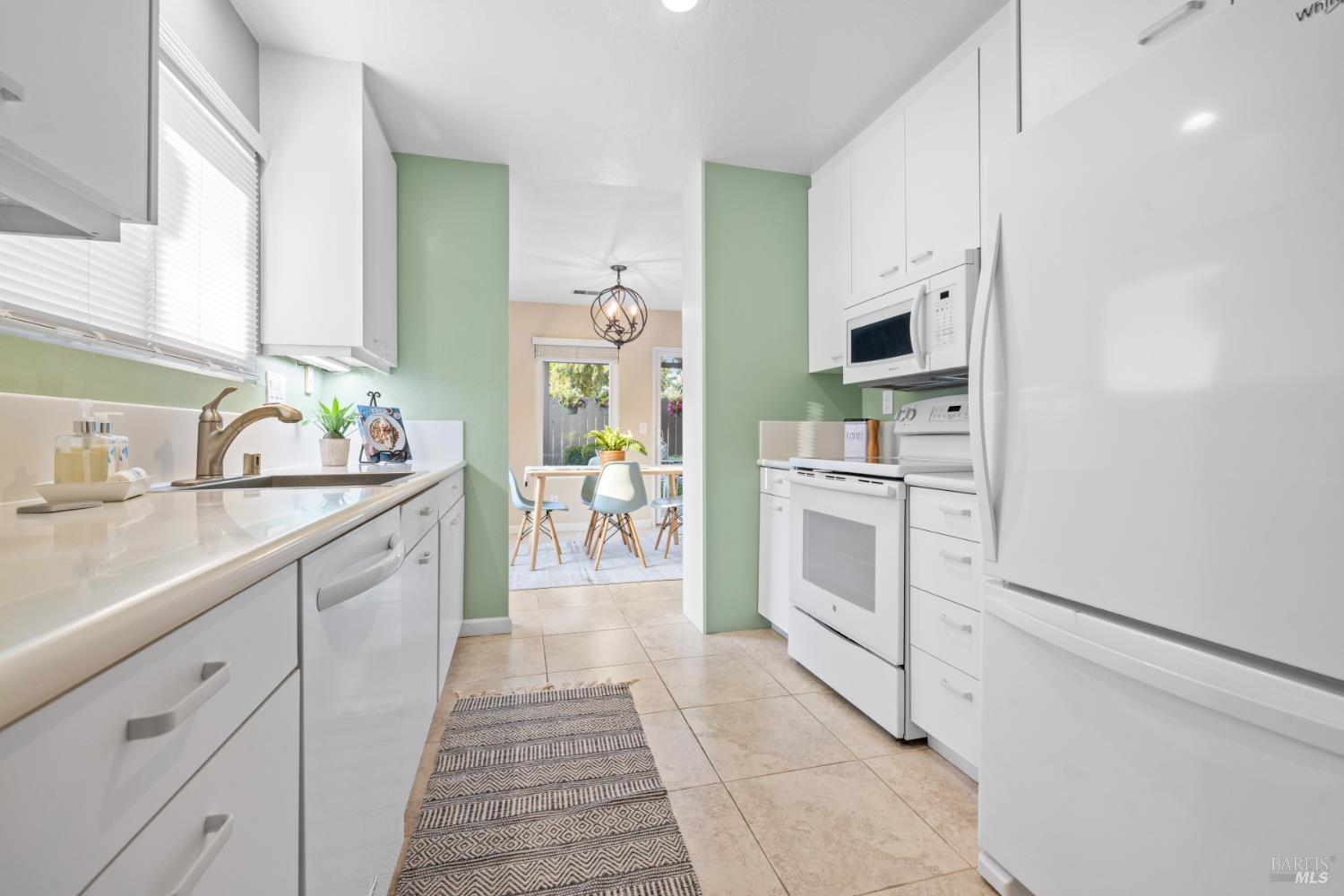 Detail Gallery Image 15 of 42 For 706 Adobe Dr, Santa Rosa,  CA 95404 - 3 Beds | 2 Baths