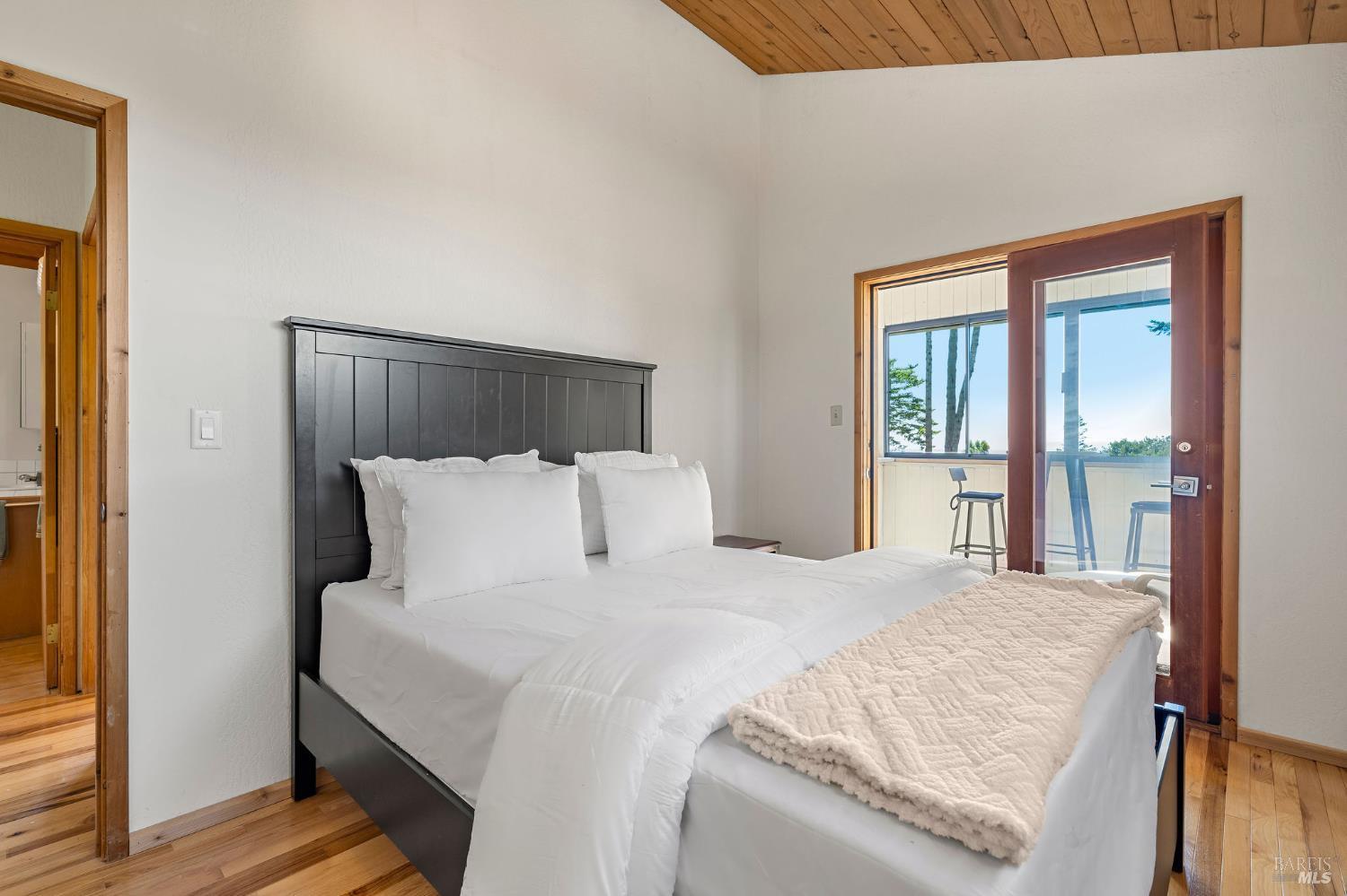 Detail Gallery Image 28 of 39 For 37940 Pacific View Dr, Gualala,  CA 95445 - 4 Beds | 4 Baths