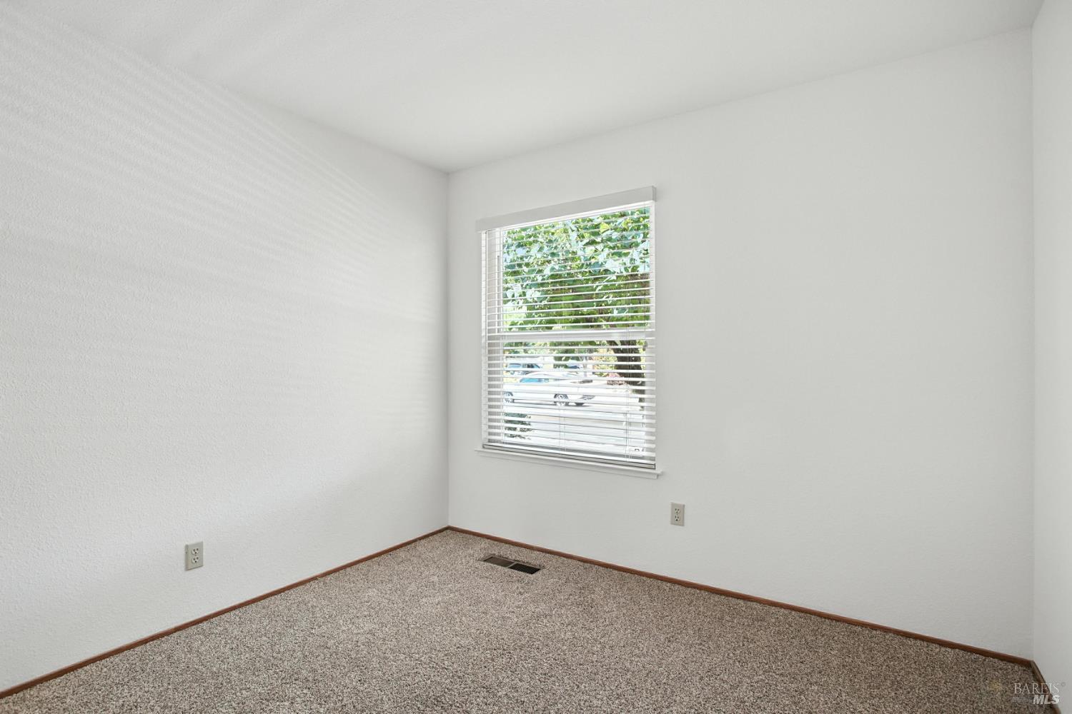 Detail Gallery Image 19 of 55 For 551 Stonewood Dr, Vacaville,  CA 95687 - 4 Beds | 2/1 Baths