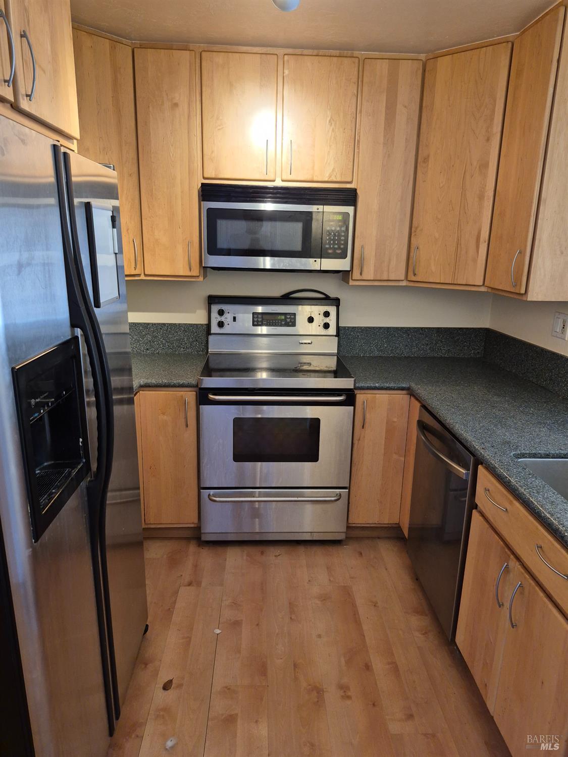 Detail Gallery Image 4 of 6 For 100 Marin Center Dr #70,  San Rafael,  CA 94903 - 2 Beds | 1/1 Baths