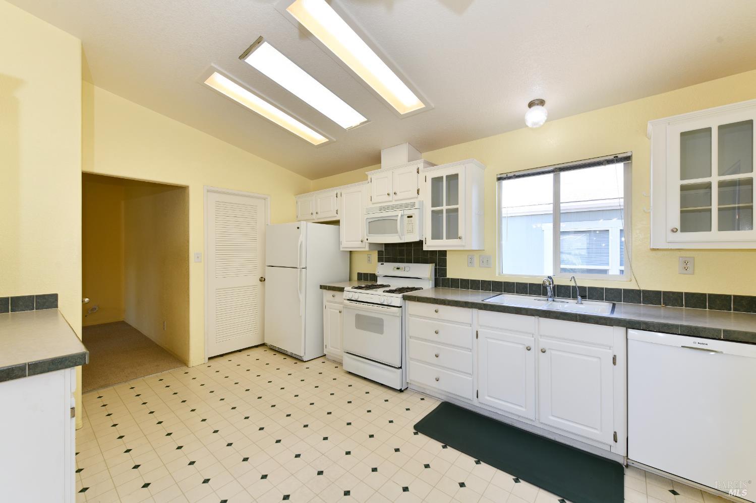 Detail Gallery Image 25 of 62 For 84 N Napa Dr, Petaluma,  CA 94954 - 3 Beds | 2 Baths