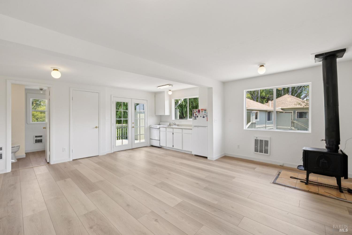 Detail Gallery Image 5 of 50 For 11150 Sir Francis Drake Blvd, Point Reyes Station,  CA 94956 - 3 Beds | 4/1 Baths
