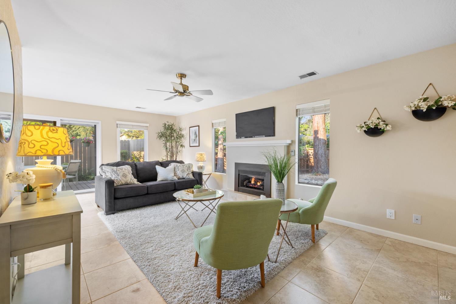 Detail Gallery Image 5 of 42 For 706 Adobe Dr, Santa Rosa,  CA 95404 - 3 Beds | 2 Baths