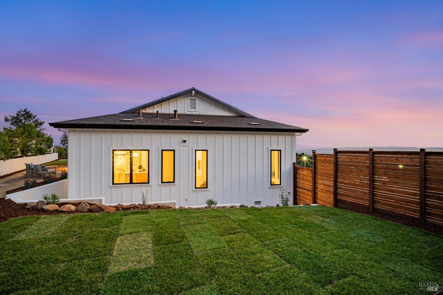 Detail Gallery Image 35 of 48 For 3572 Southridge Dr, Santa Rosa,  CA 95403 - 4 Beds | 4 Baths