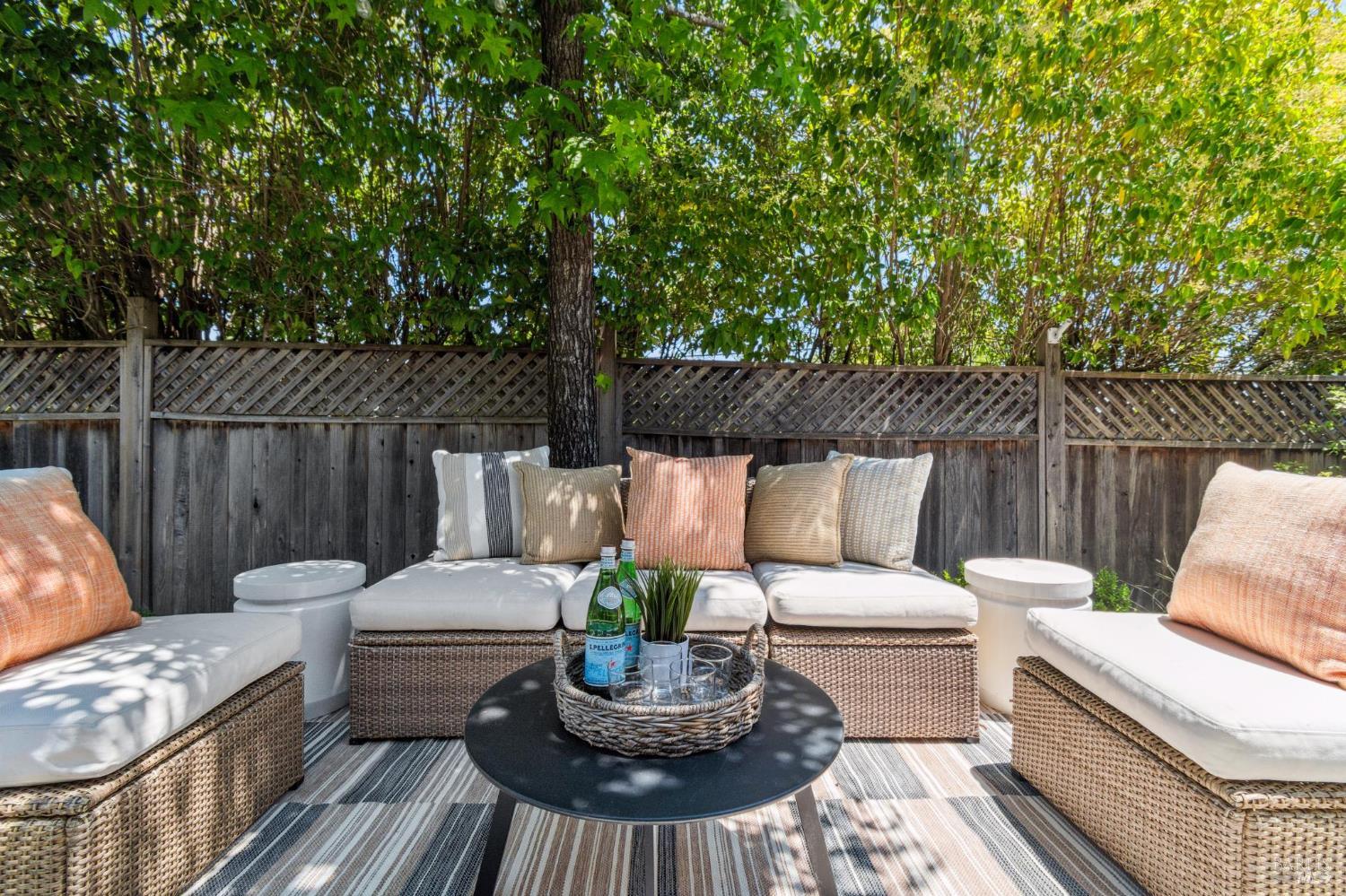 Detail Gallery Image 33 of 66 For 2 Fairview Ct, San Anselmo,  CA 94960 - 3 Beds | 2 Baths
