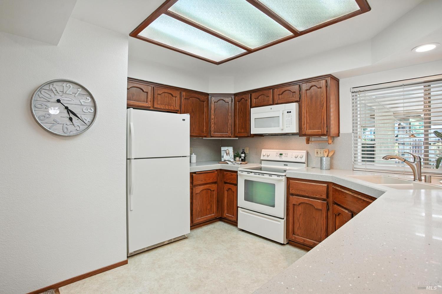 Detail Gallery Image 12 of 55 For 551 Stonewood Dr, Vacaville,  CA 95687 - 4 Beds | 2/1 Baths