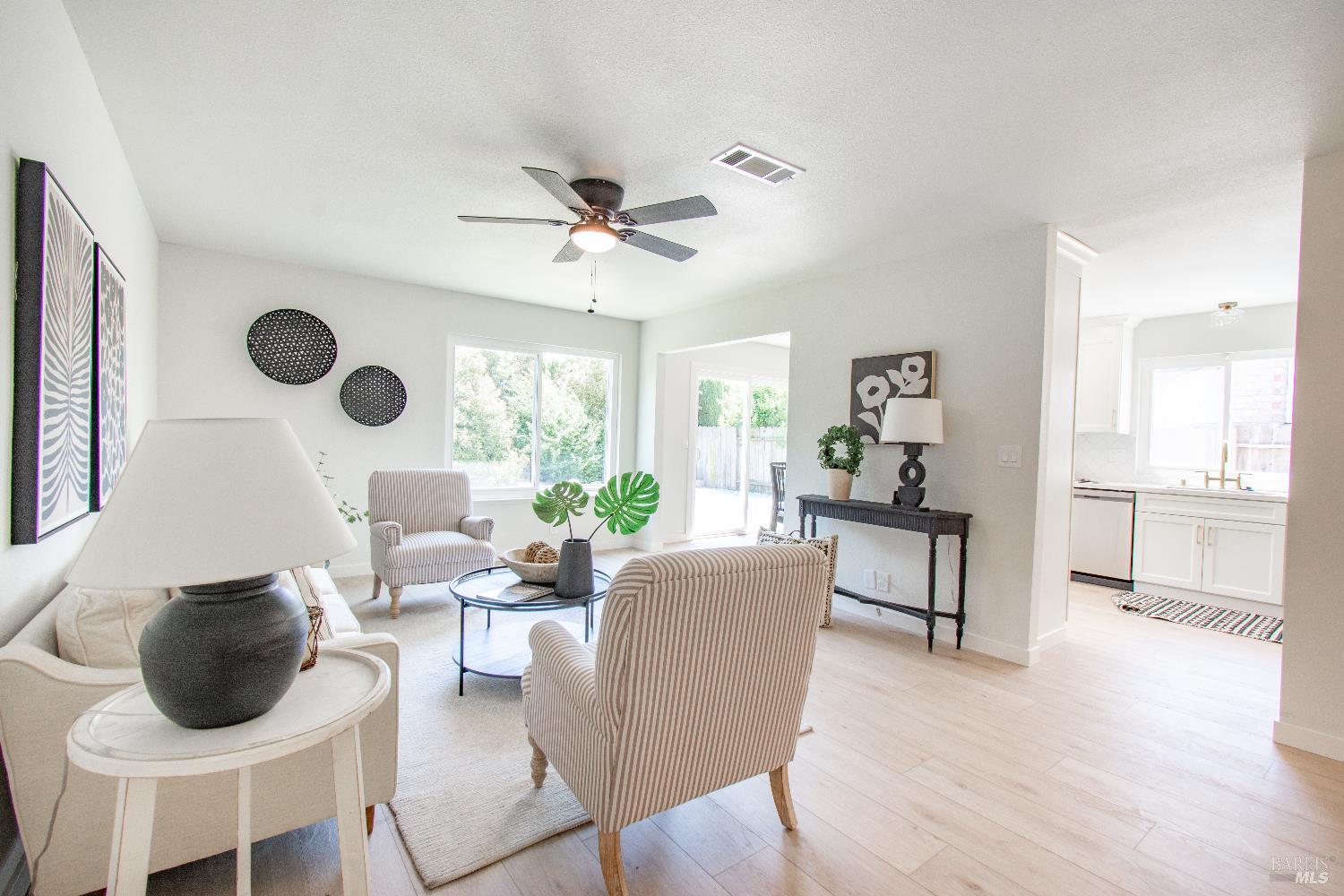 Detail Gallery Image 5 of 34 For 224 Columbus Dr, Fairfield,  CA 94533 - 3 Beds | 2 Baths