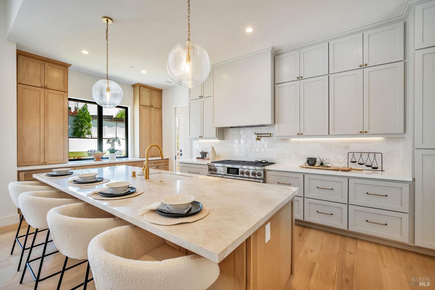Detail Gallery Image 6 of 48 For 3572 Southridge Dr, Santa Rosa,  CA 95403 - 4 Beds | 4 Baths