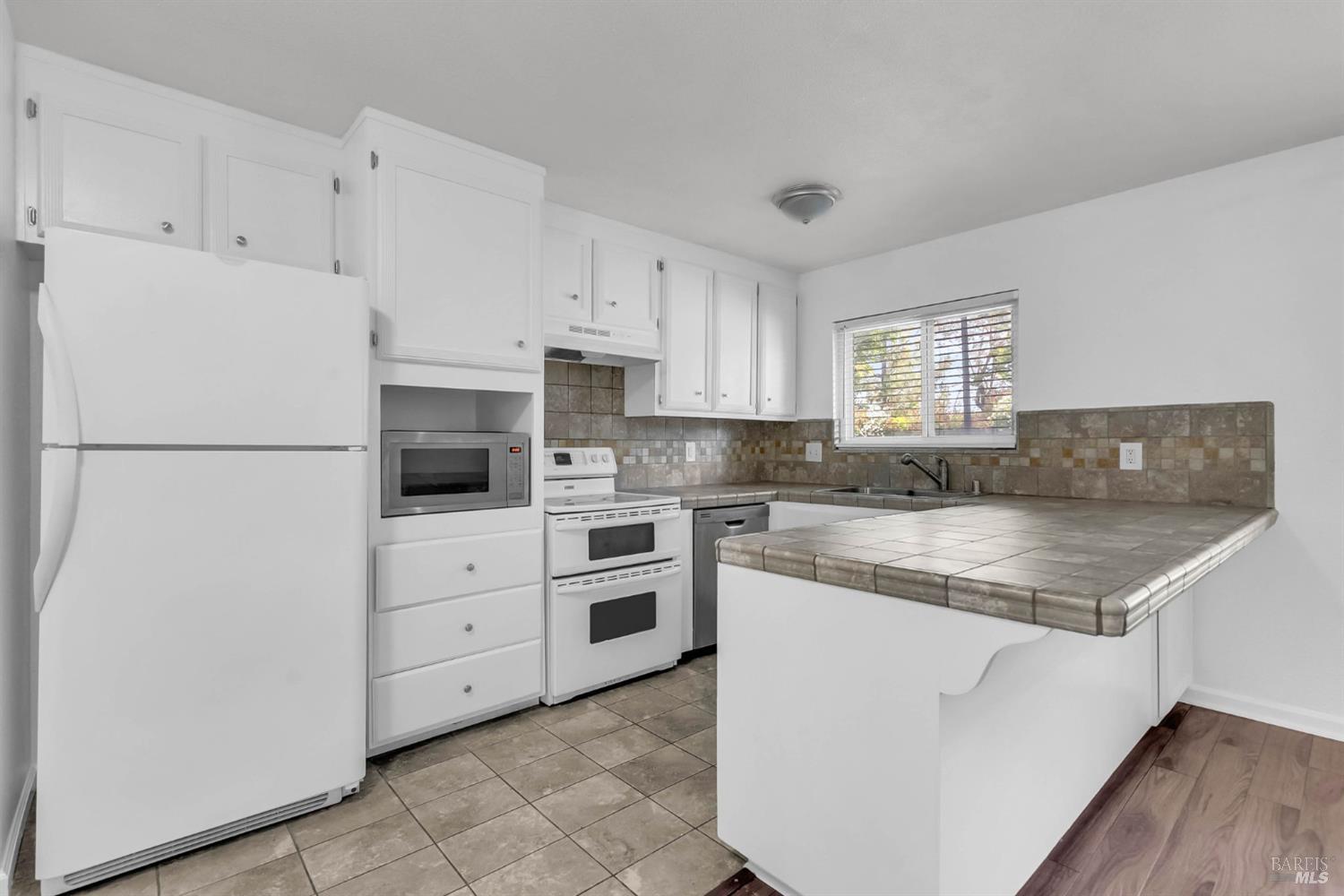 Detail Gallery Image 14 of 47 For 1607 California Dr, Vacaville,  CA 95687 - 3 Beds | 2 Baths