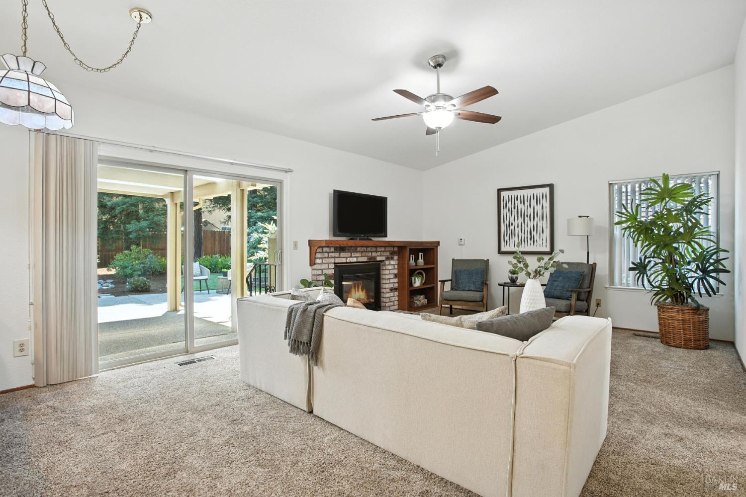 Detail Gallery Image 7 of 55 For 551 Stonewood Dr, Vacaville,  CA 95687 - 4 Beds | 2/1 Baths