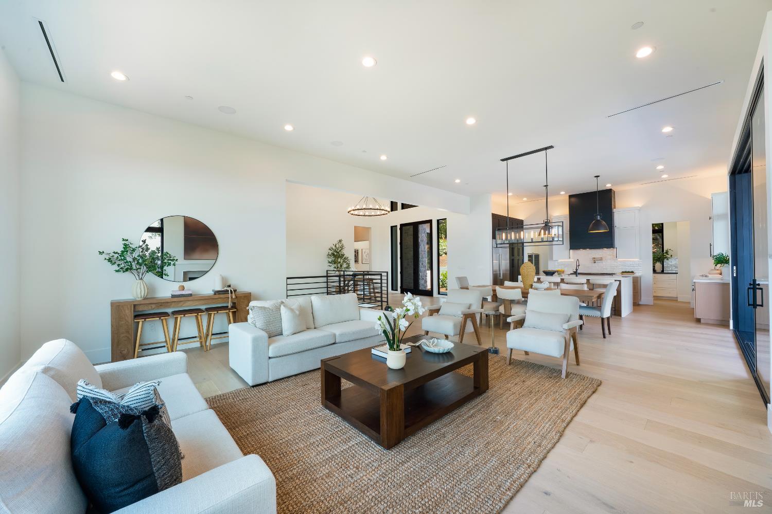Detail Gallery Image 20 of 99 For 5925 Crystal Dr, Santa Rosa,  CA 95404 - 4 Beds | 4/1 Baths