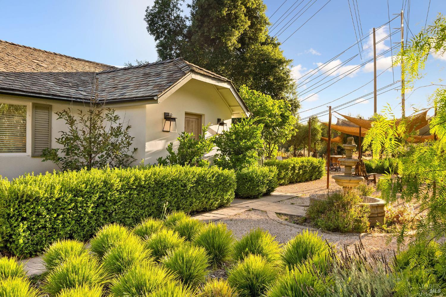 Detail Gallery Image 17 of 26 For 691 Silverado Trl, Saint Helena,  CA 94574 - 2 Beds | 2 Baths