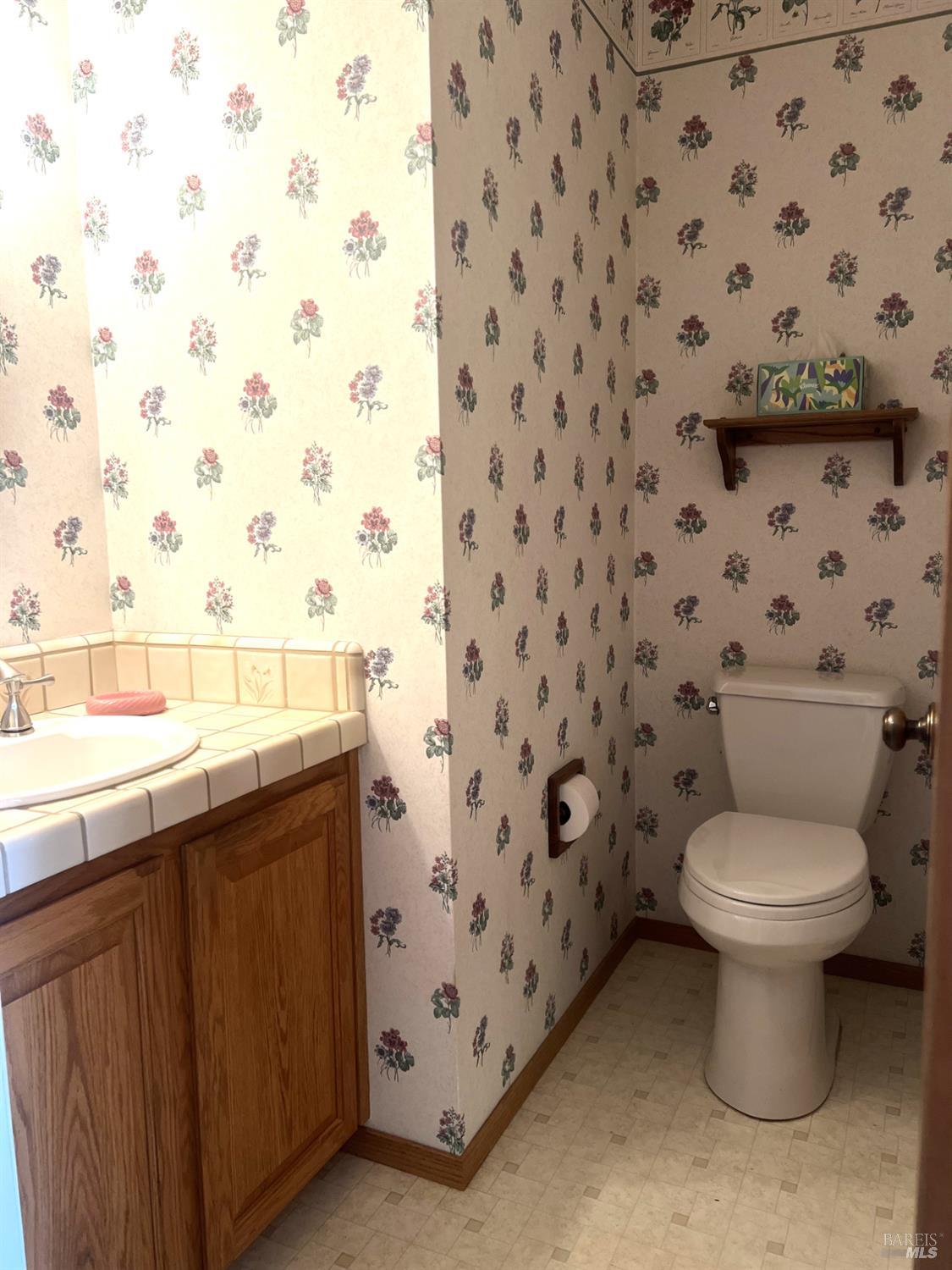 Detail Gallery Image 11 of 20 For 1688 Kearny Ct, Petaluma,  CA 94954 - 5 Beds | 2/1 Baths
