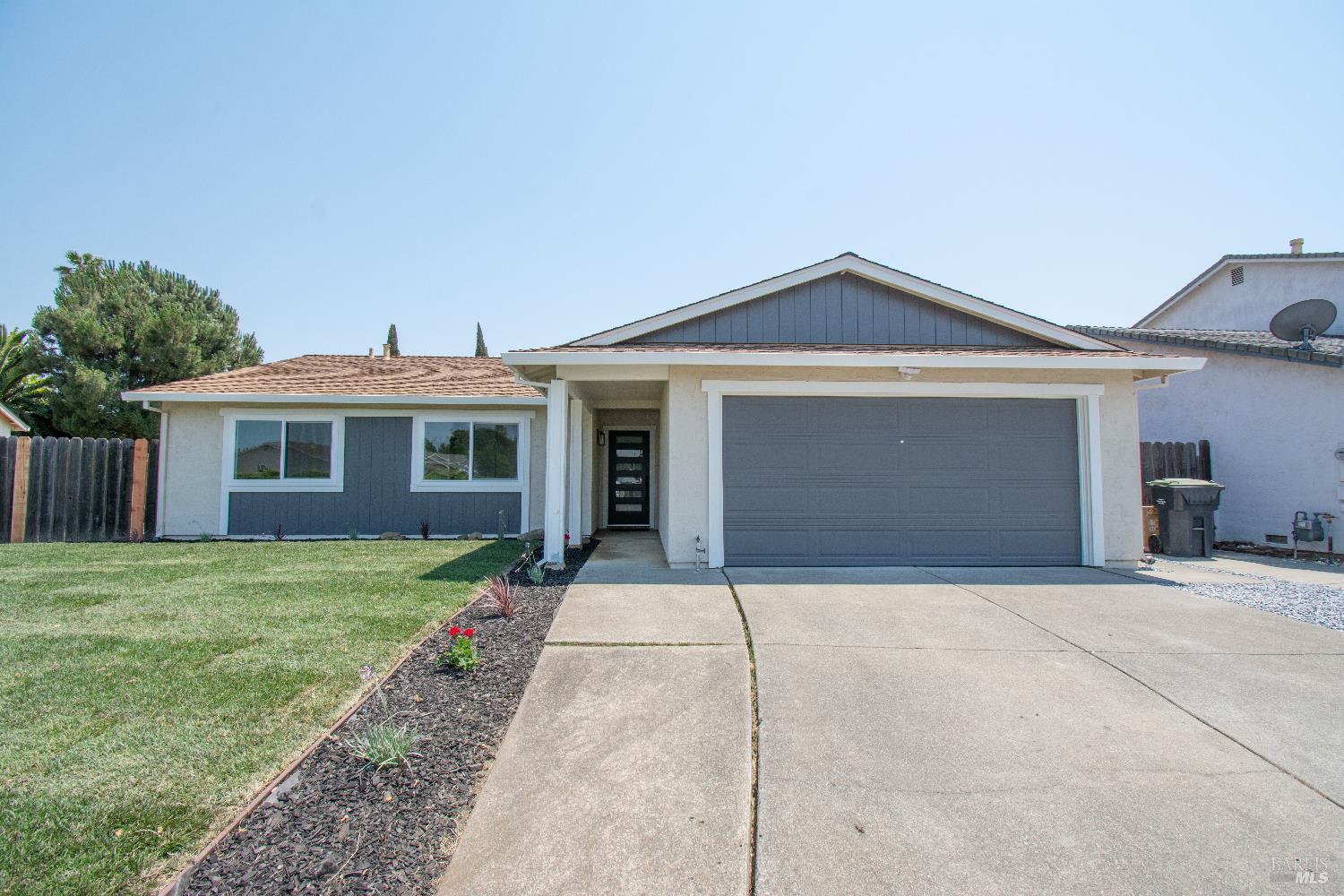 Detail Gallery Image 1 of 34 For 224 Columbus Dr, Fairfield,  CA 94533 - 3 Beds | 2 Baths