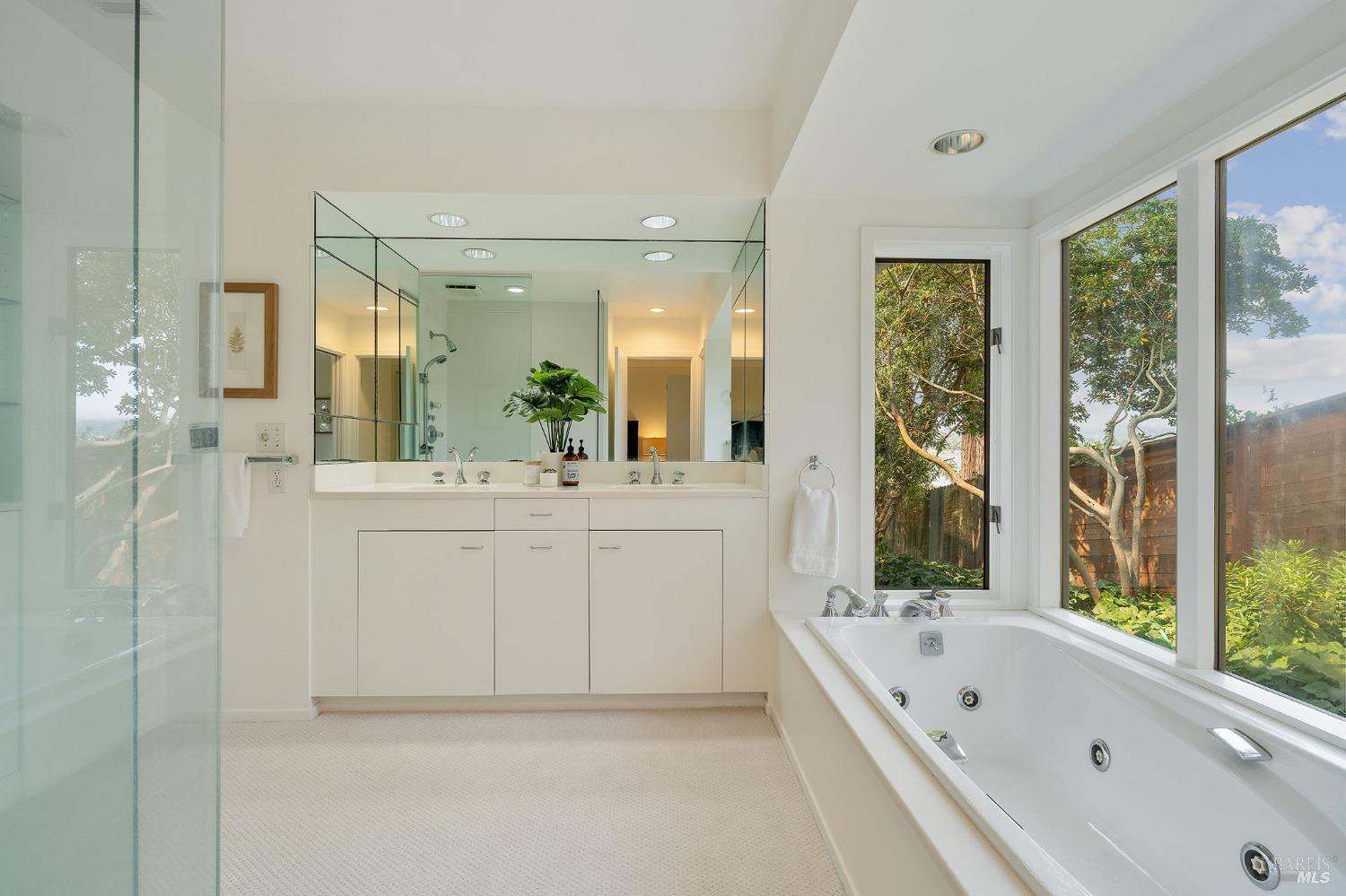 Detail Gallery Image 19 of 24 For 765 Tiburon Blvd, Tiburon,  CA 94920 - 3 Beds | 2/2 Baths