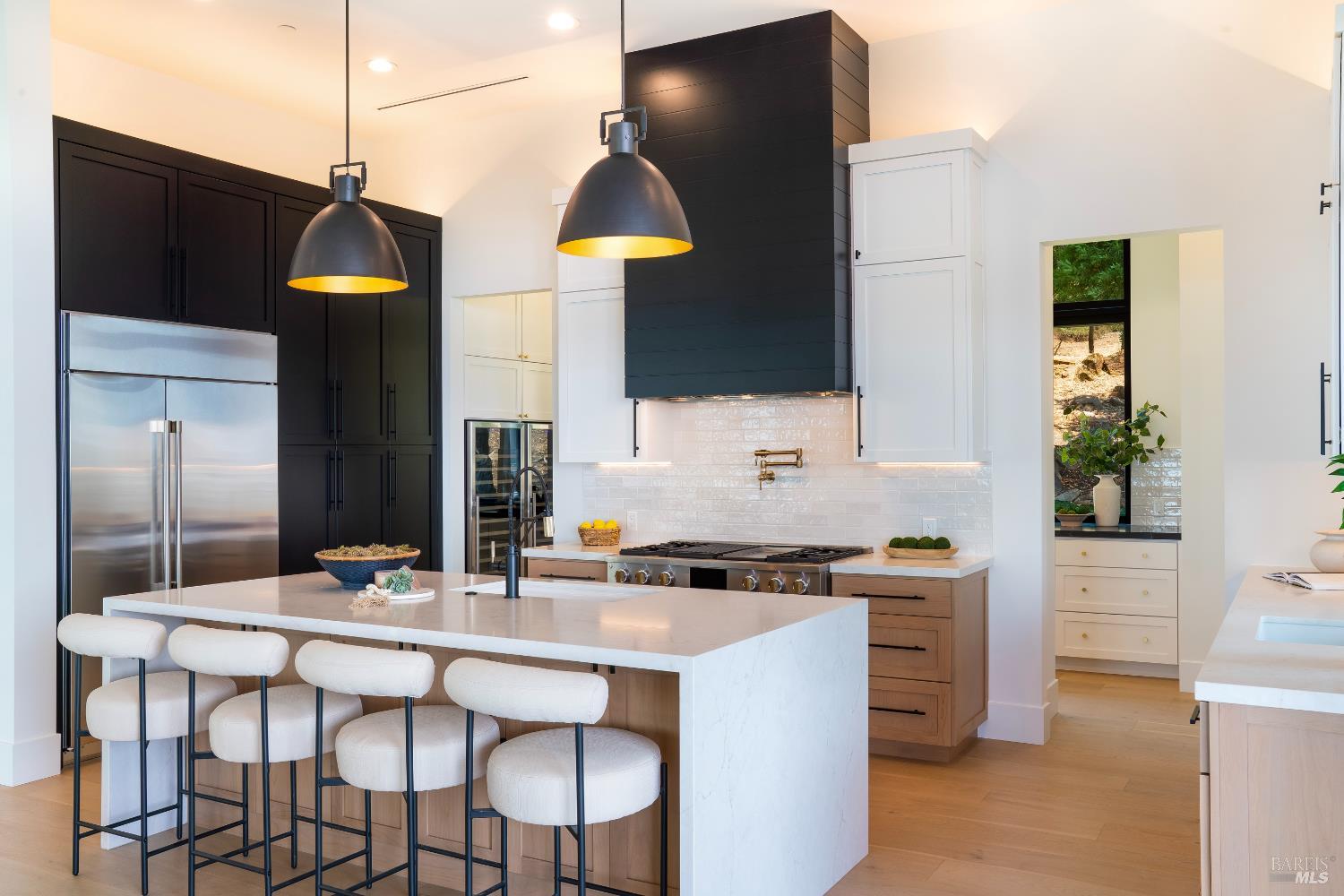 Detail Gallery Image 8 of 99 For 5925 Crystal Dr, Santa Rosa,  CA 95404 - 4 Beds | 4/1 Baths